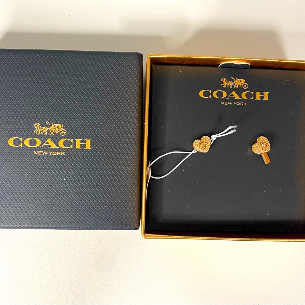 NWT Coach Twinkling Heart Rosegold Stud Earrings